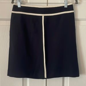 Short tweed navy pencil skirt.